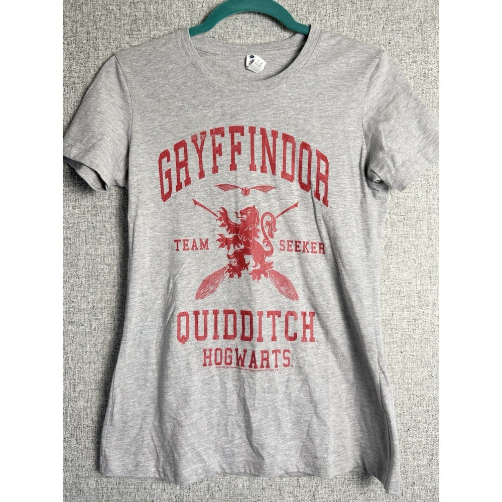 Harry Potter Gryffindor Team Seeker Quidditch Hogwarts Gray T-Shirt Teen XS/SM